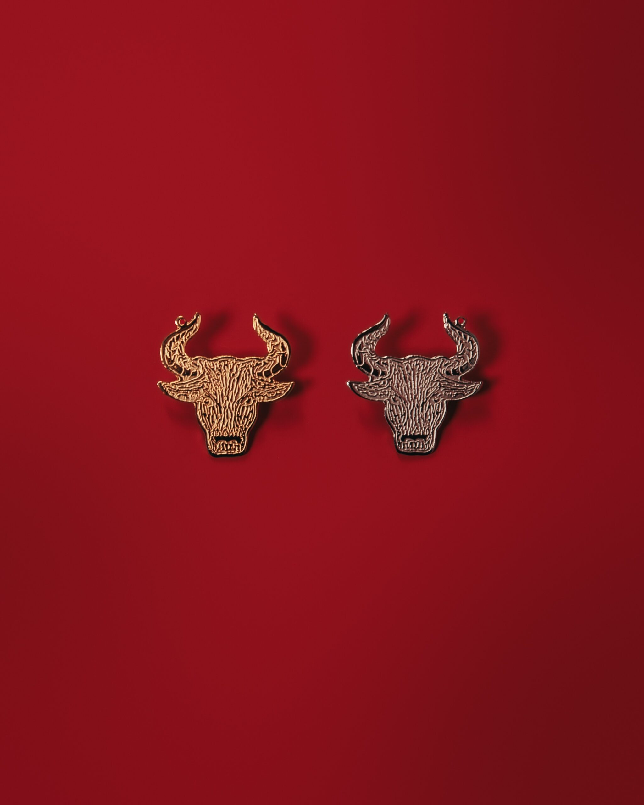 The Bull- Gold Pin - Image 3